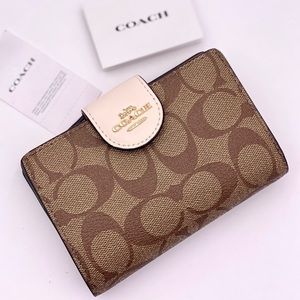 Coach Medium zip Wallet